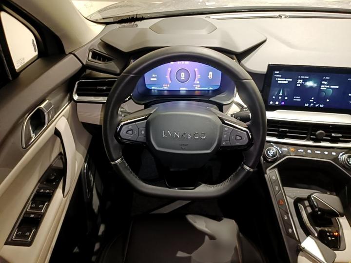 06 EM-P 2020 PHEV Plus photo 2