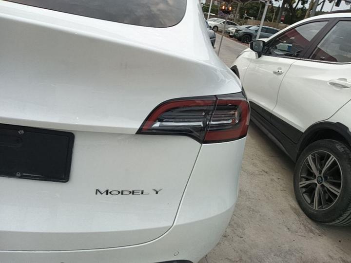Model Y 2022 Long Range AWD photo 7