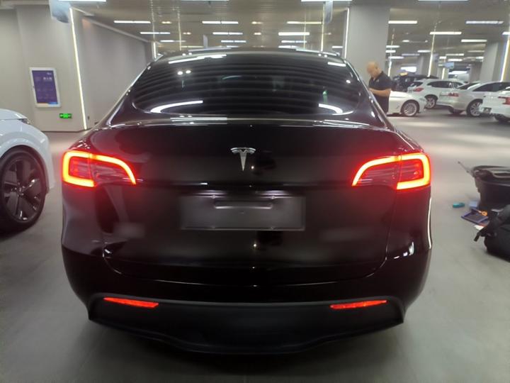 Model Y 2024 RWD photo 3