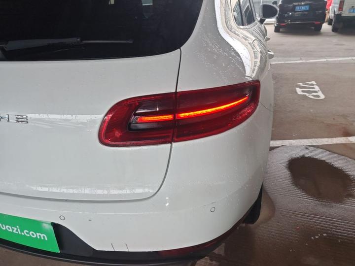 2017 Macan 2.0T photo 7