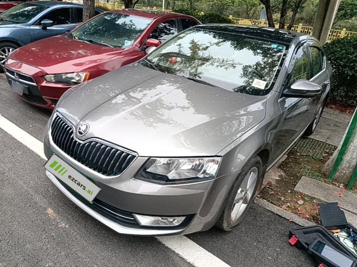 Octavia 2015 1.6L AT
