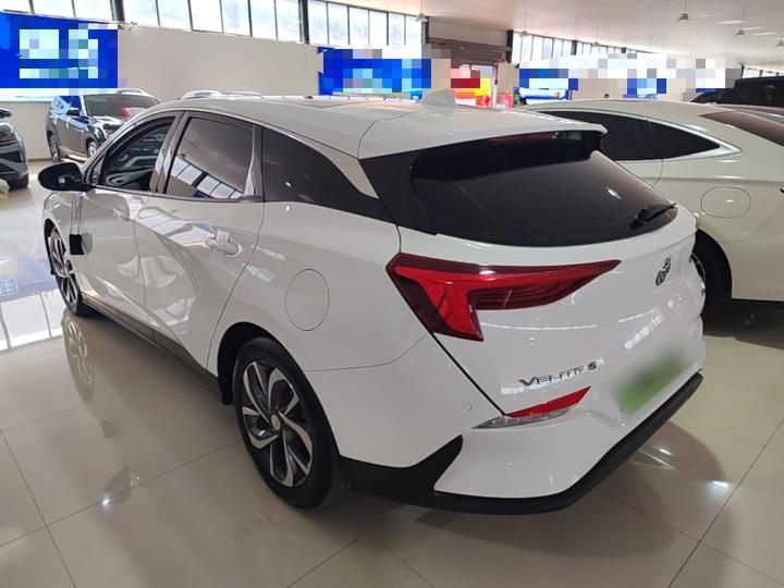 6 2022 PHEV photo 4