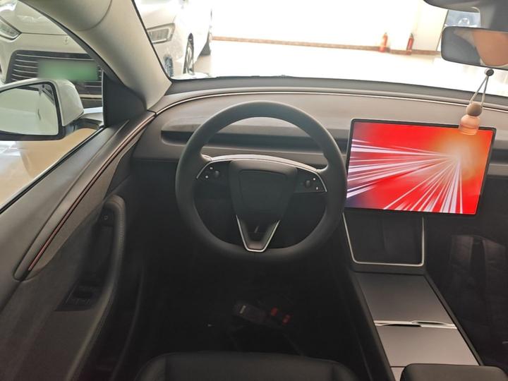 Model Y 2025 Long Range AWD Launch Edition photo 2