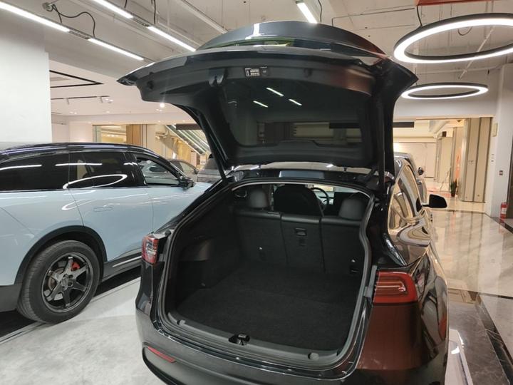 Model Y 2024 RWD photo 8