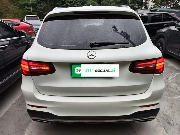 GLC 2018 Facelift GLC 260 4MATIC Luxury photo 3