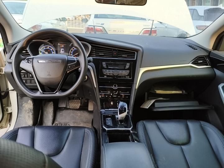 D60EV 2022 Standard Range photo 5
