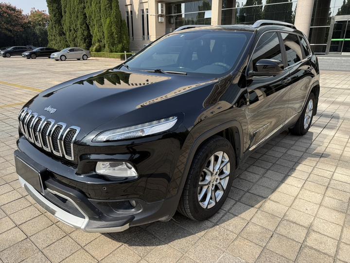 Cherokee 2016 2.4L Leading