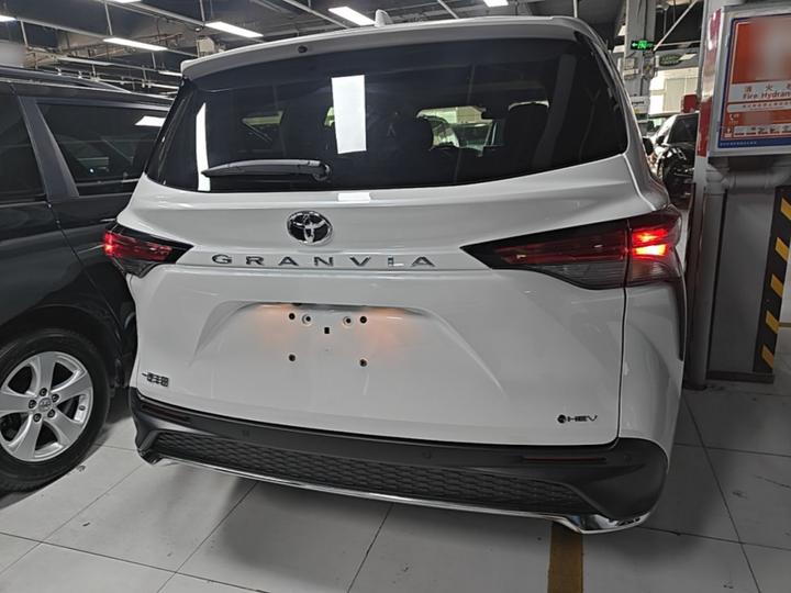 Granvia 2024 2.5L Hybrid Comfort photo 3