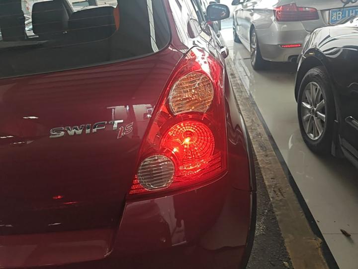 Swift 2014 1.5L AT Fashion photo 7
