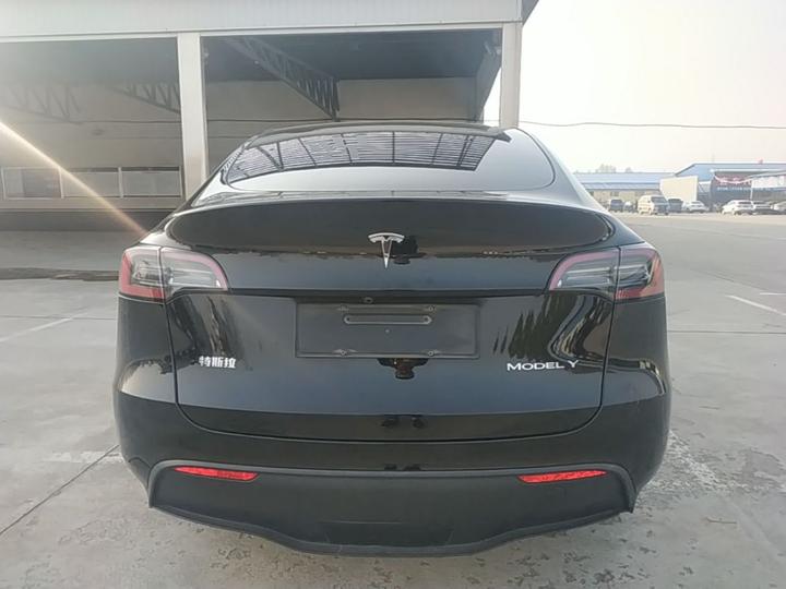 Model Y 2024 RWD photo 5