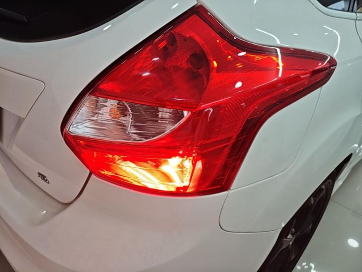 Focus 2012 Hatchback 2.0L AT Luxury Sport photo 7