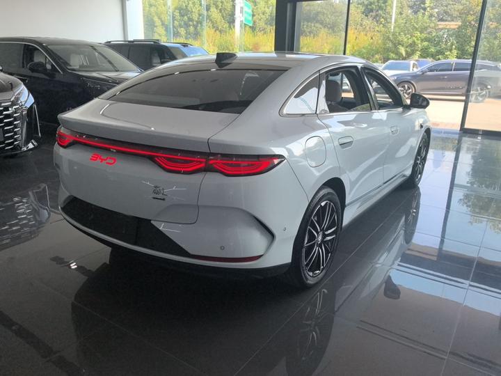 Qin L 2025 EV 545KM Excellence photo 4