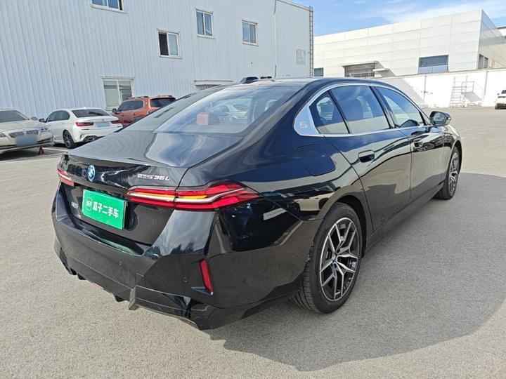 i5 2025 eDrive 35L M Sport Package photo 6