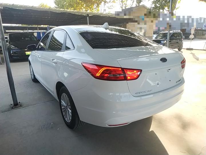 Escort 2017 Facelift 1.5L AT Comfort photo 4
