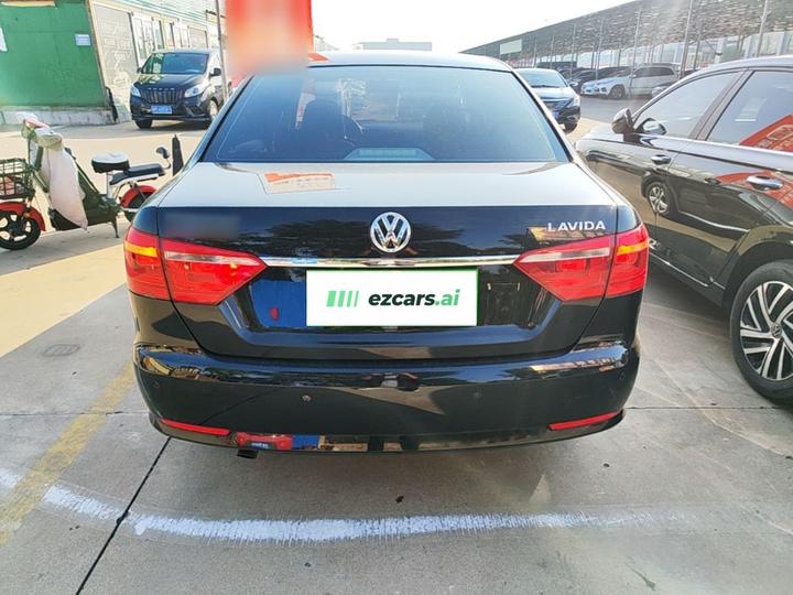 Lavida 2013 Facelift Classic 1.6L MT photo 3