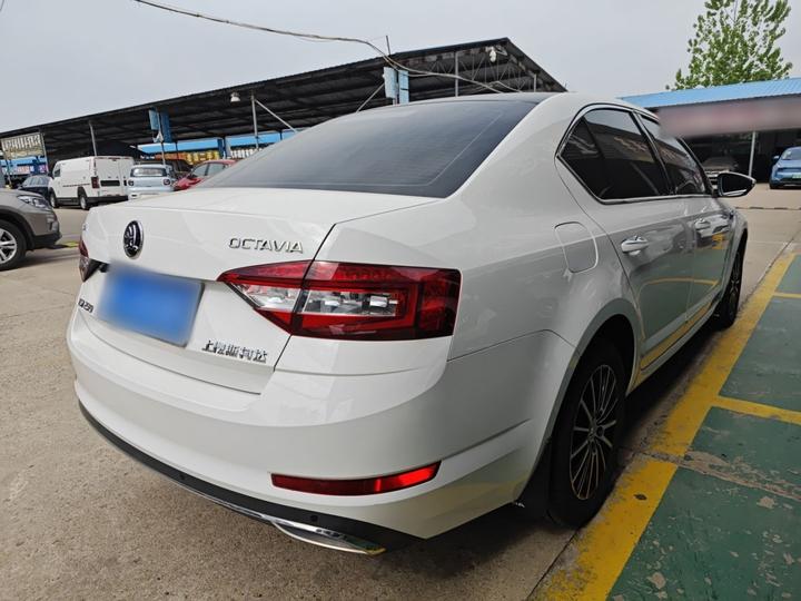 Octavia 2018 TSI230 DSG Luxury photo 4