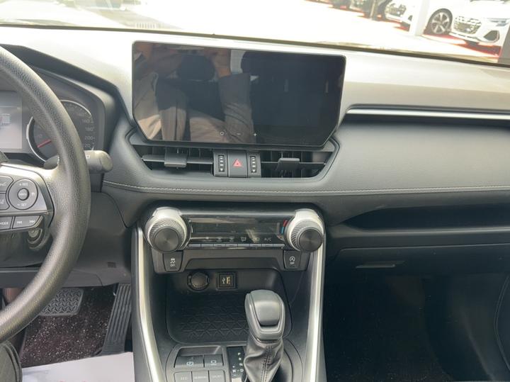 RAV4 2023 2.0L CVT RWD photo 8