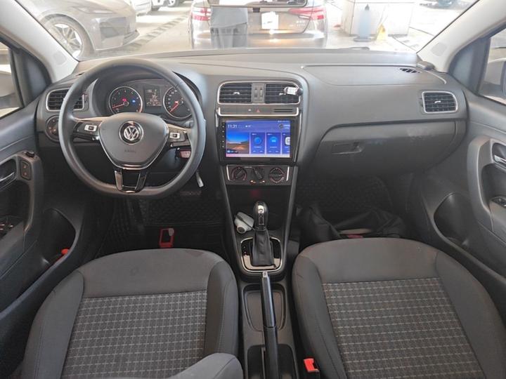 Polo 2016 1.6L AT Comfort photo 5