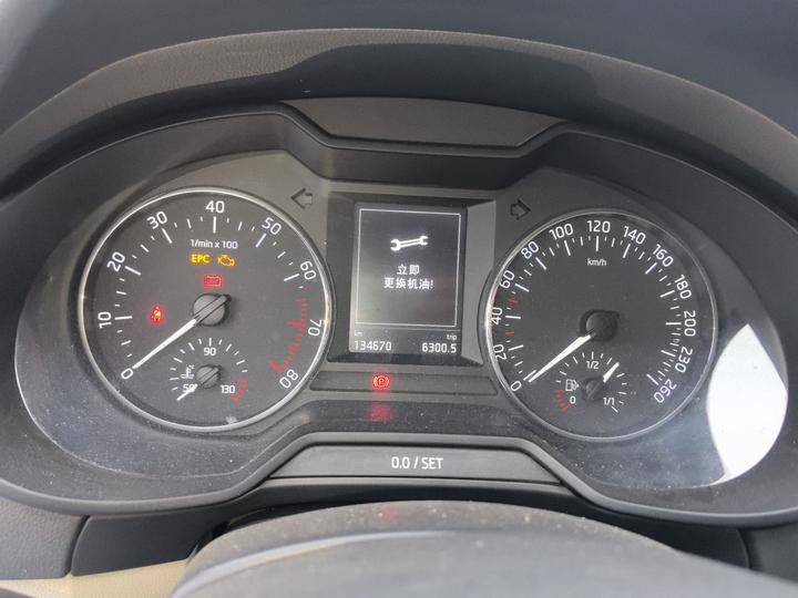 Octavia 2015 1.6L MT photo 8