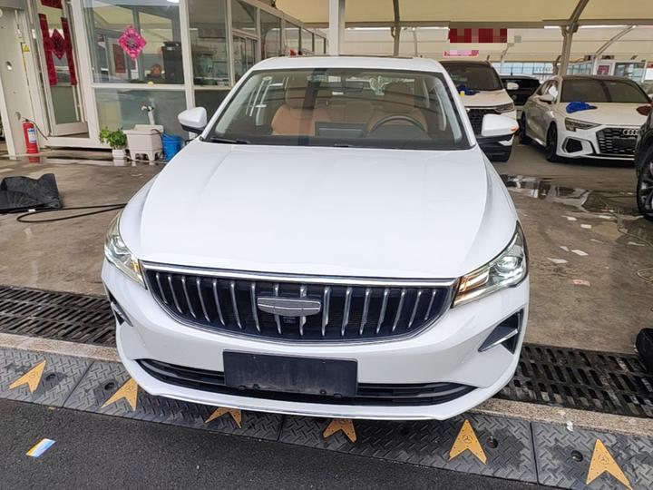 Emgrand 2025 4 1.5L CVT Flagship photo 2