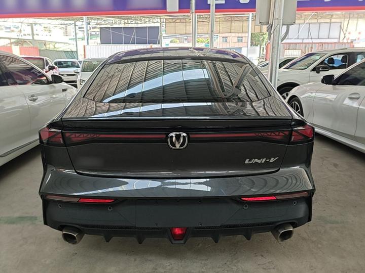 UNI-V 2022 1.5T Premium photo 3