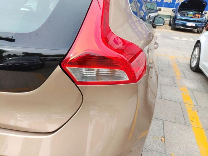 V40 2015 1.6T photo 7