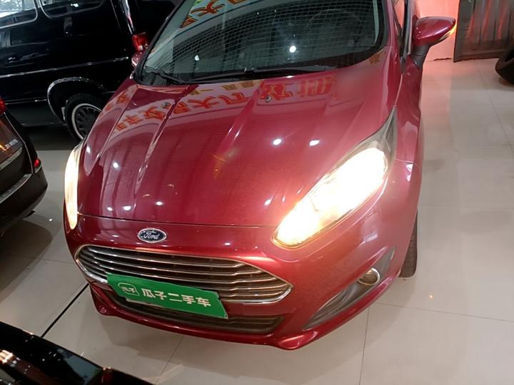 2013 Hatchback 1.5L AT Fashion photo 2