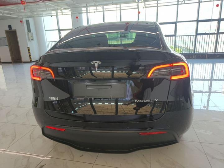 Model Y 2023 RWD photo 3