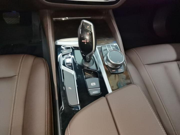 5 Series 2018 525Li Luxury photo 8