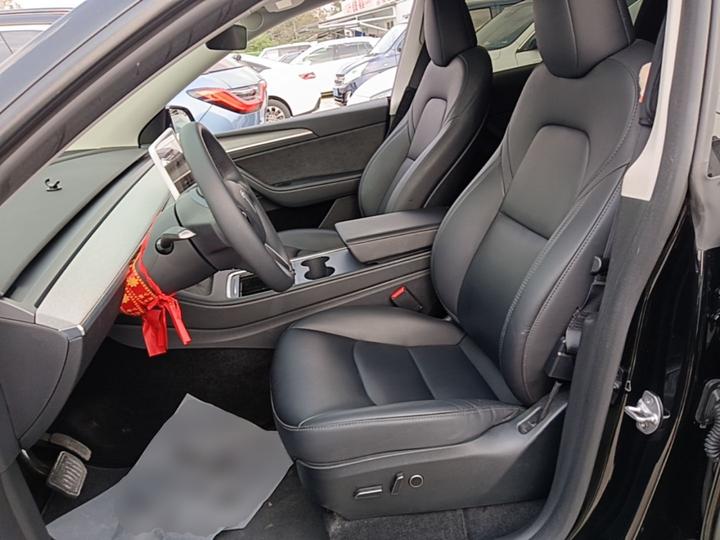 Model Y 2024 RWD photo 6