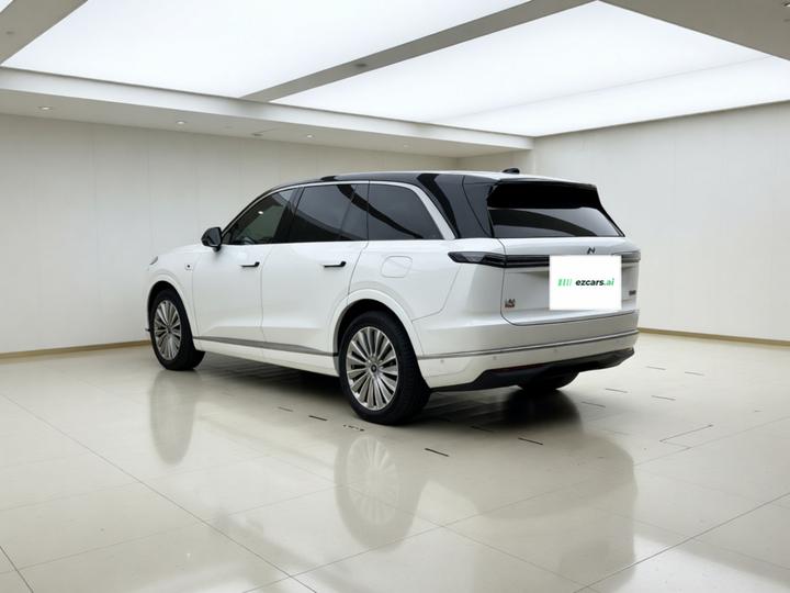 L90 2025 Ultra 6-Seater 60 photo 4
