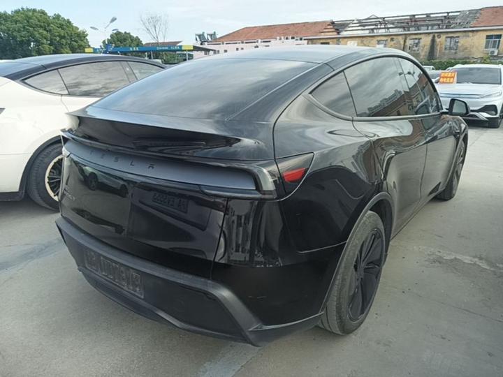 Model Y 2025 RWD Launch Edition photo 4