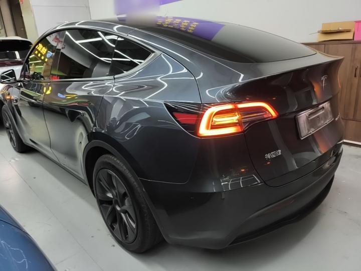 Model Y 2024 RWD photo 4