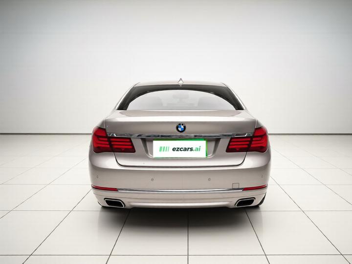 7 Series 2013 740Li Leading photo 5