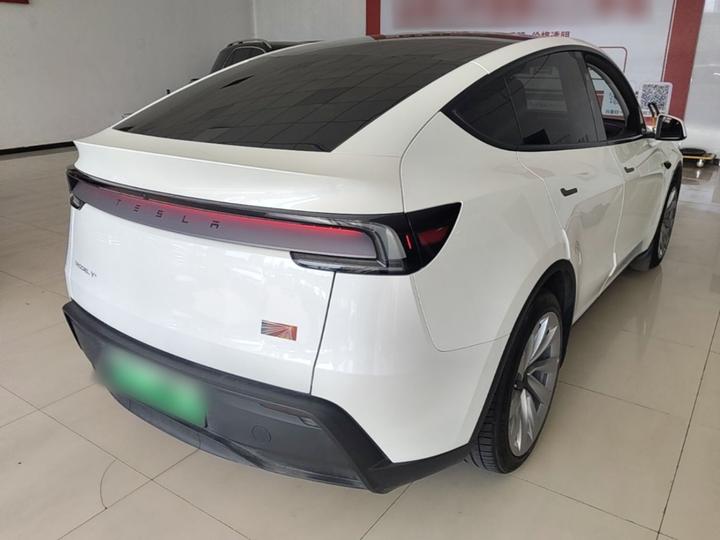 Model Y 2025 Long Range AWD Launch Edition photo 4