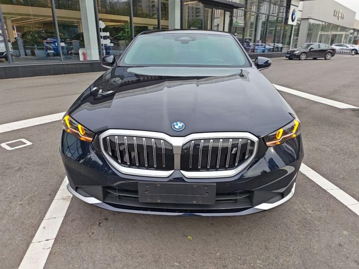 i5 2024 eDrive 35L Exclusive M Sport Package photo 2