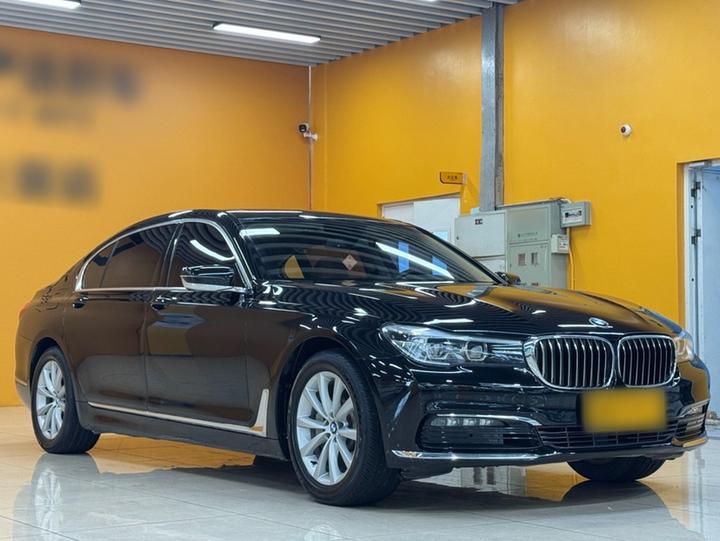 7 Series 2016 730Li Leading photo 3