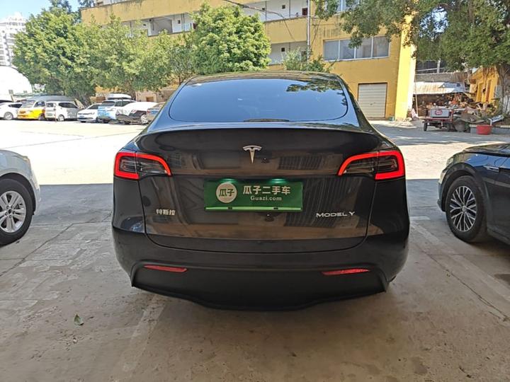 Model Y 2024 RWD photo 3