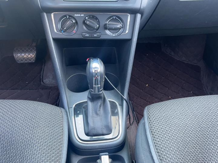Polo 2016 1.6L AT Comfort photo 6