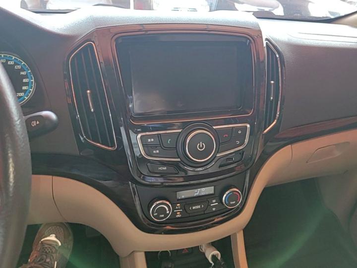 730 2014 1.5L MT Luxury ESP 7-Seater photo 8