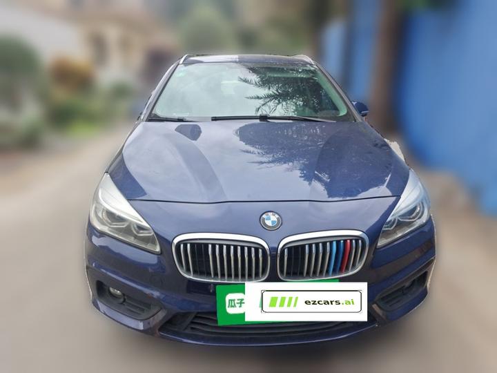2 Series Wagon 2016 220i Leading photo 2