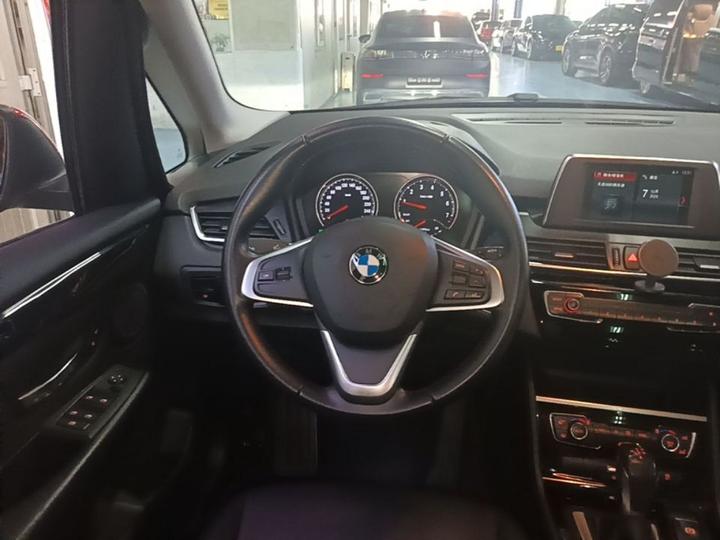 2 Series Wagon 2019 218i Leading photo 6