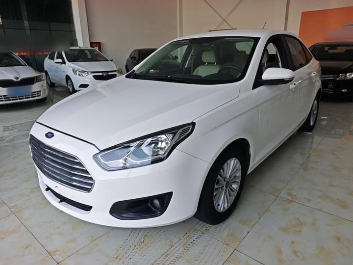 Escort 2015 1.5L MT Comfort