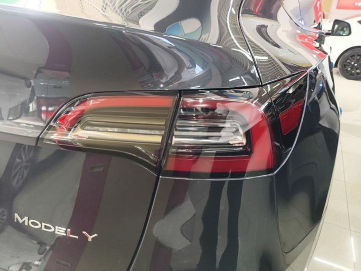 Model Y 2024 RWD photo 7