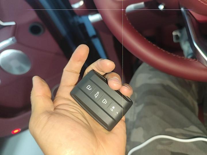 700 EV 2026 Hi4-Z Ultimate photo 8