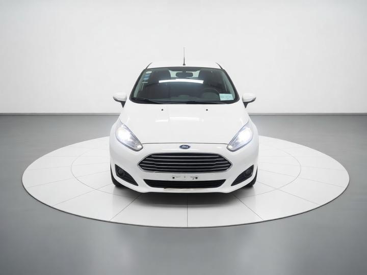 2013 Hatchback 1.5L MT Fashion photo 2