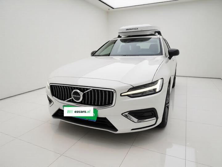 V60 2022 B4 Luxury photo 2