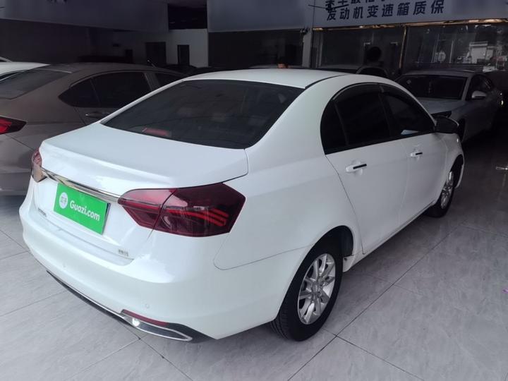 Emgrand 2020 1.5L CVT Luxury photo 4