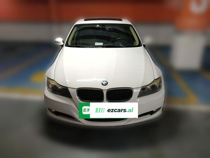 3 Series 2011 318i Leading photo 2