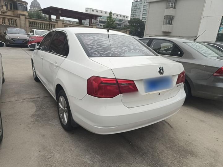 2015 1.6L AT Comfort photo 4